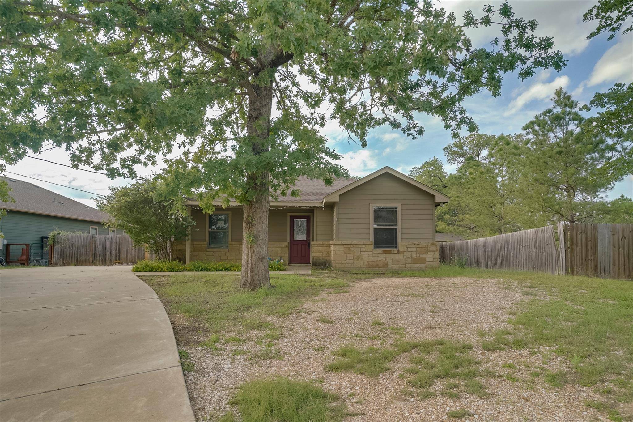 324 Kaanapali LN, Bastrop, TX 78602