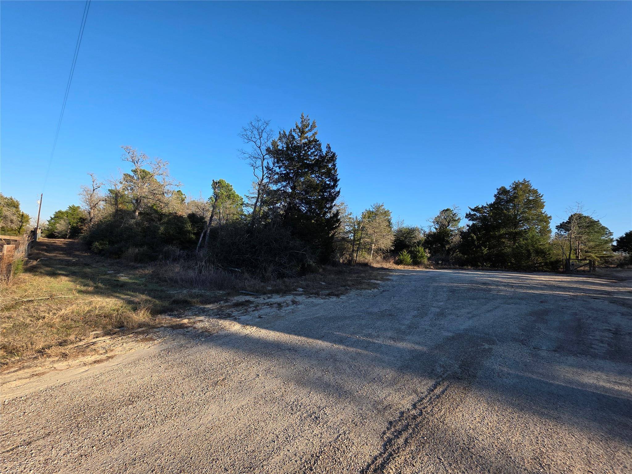 1241 Scenic VW, Lexington, TX 78947