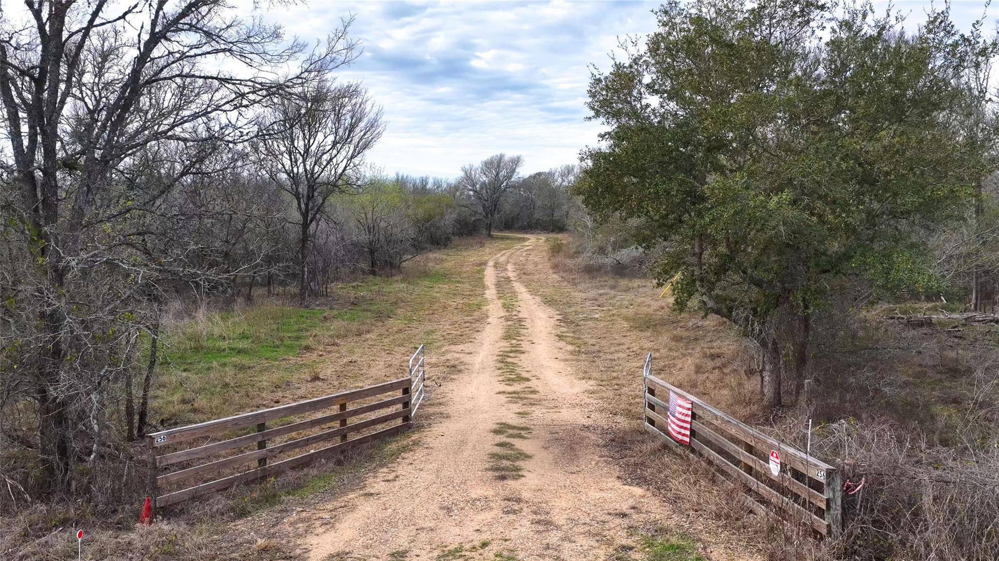 256 Greasy Bend RD, Smithville, TX 78957