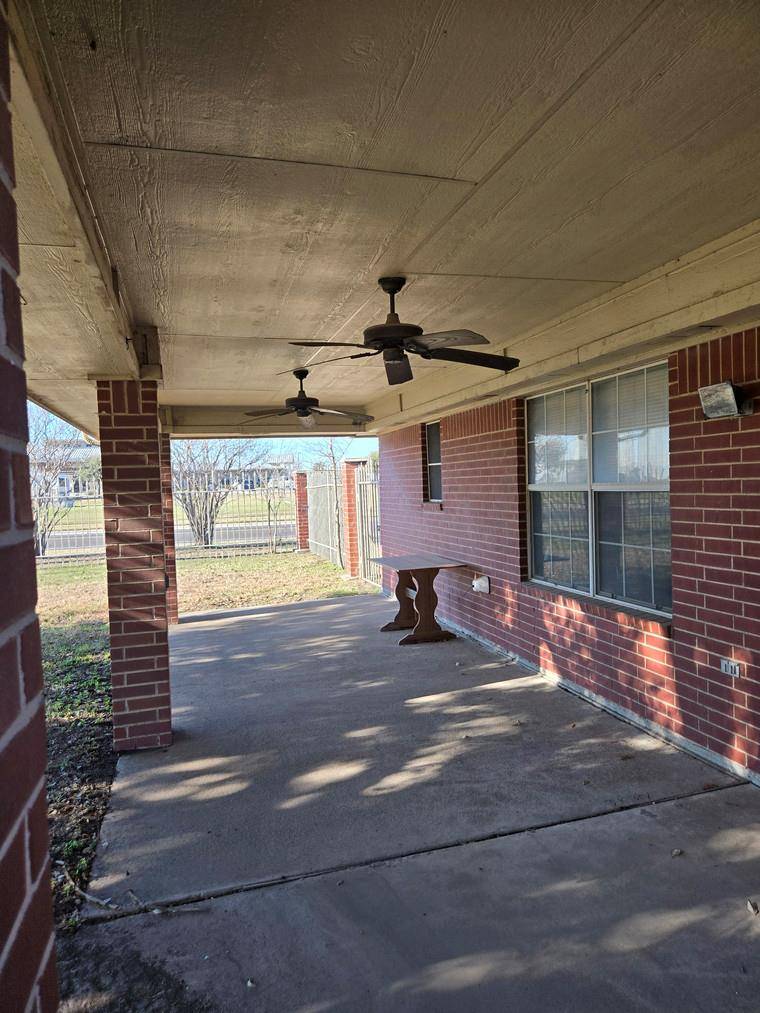 2607 Cherrylawn DR, Taylor, TX 76574