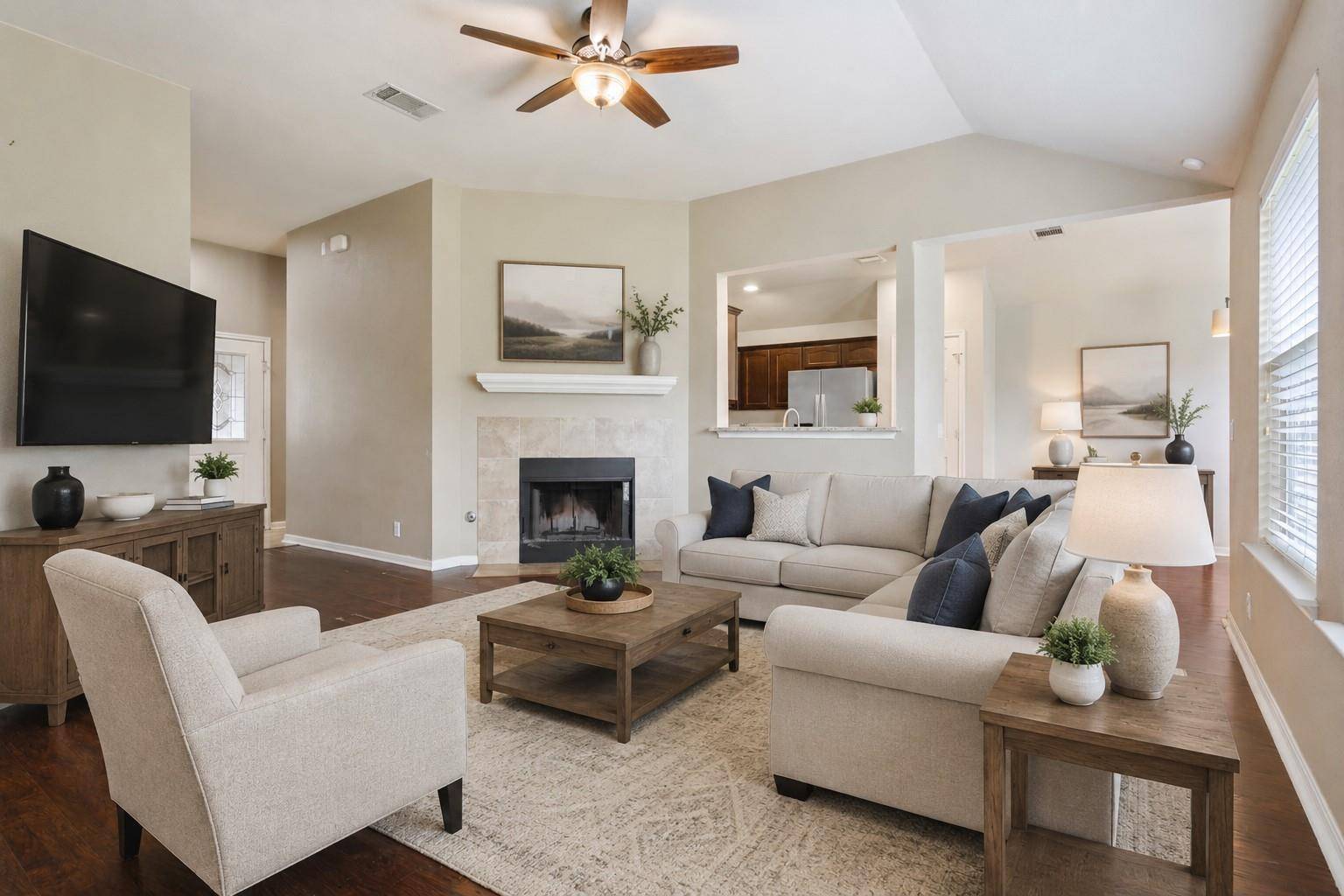 125 Bayliss ST, Hutto, TX 78634