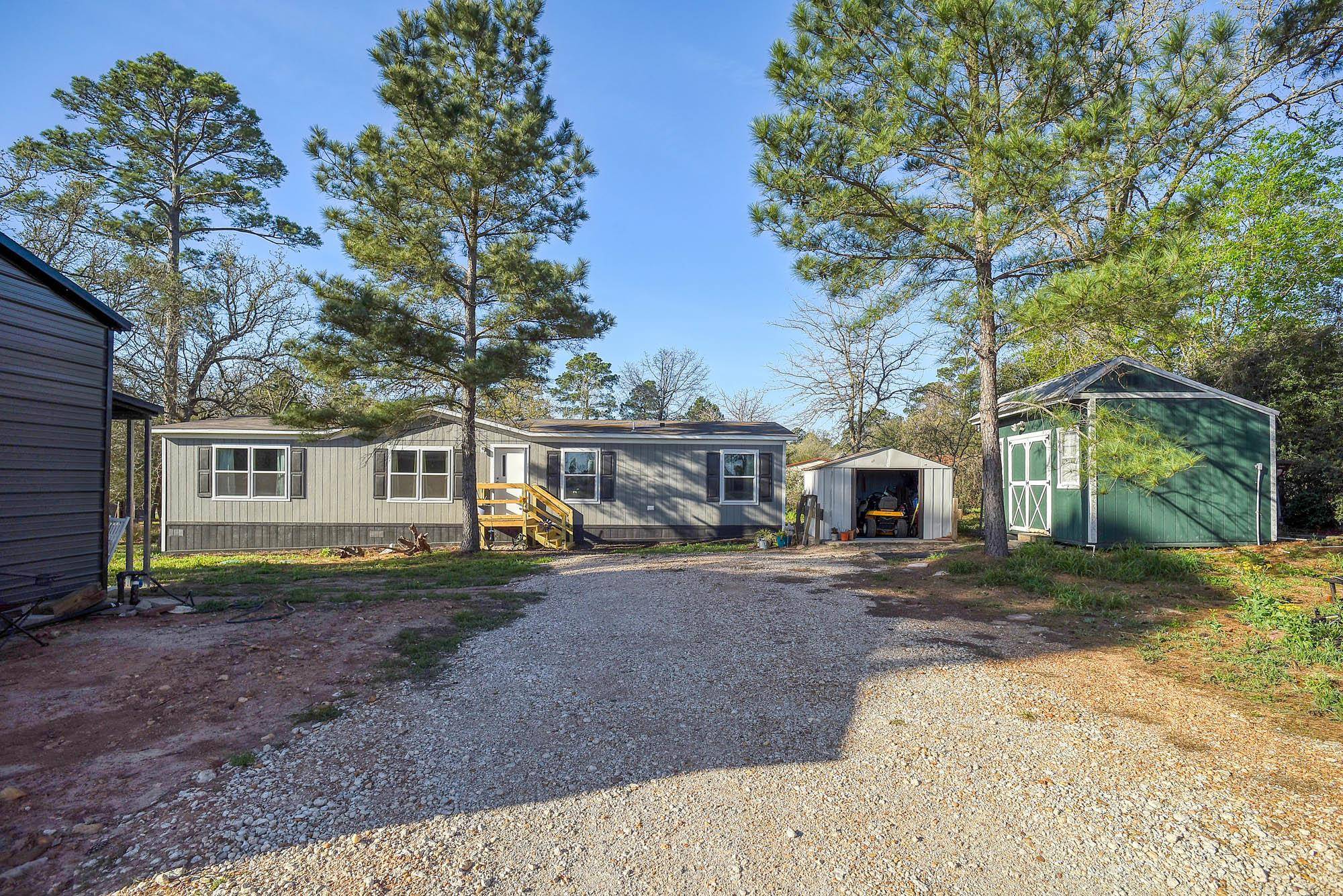 235 Pinehill DR, Bastrop, TX 78602