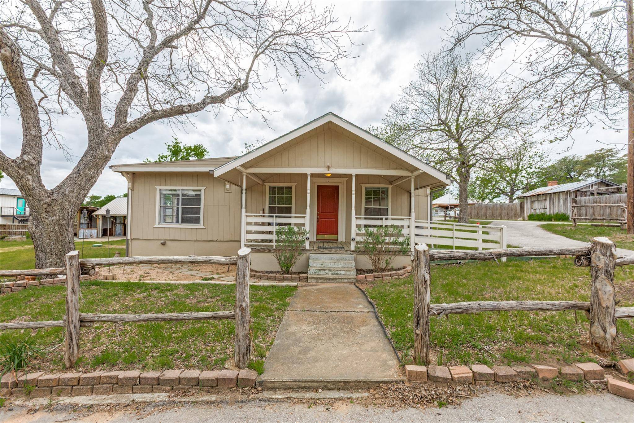201 Church Hill LN, Liberty Hill, TX 78642