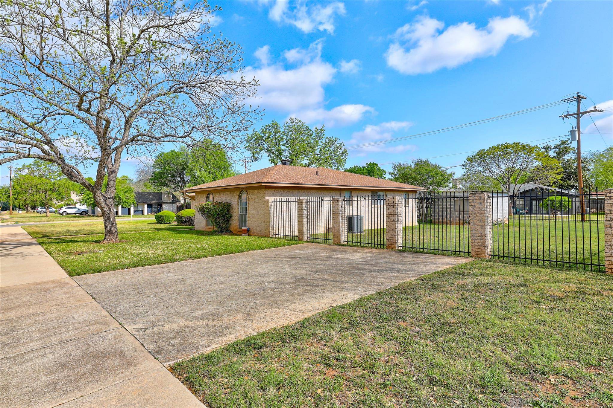 2303 Dawn DR, Georgetown, TX 78628