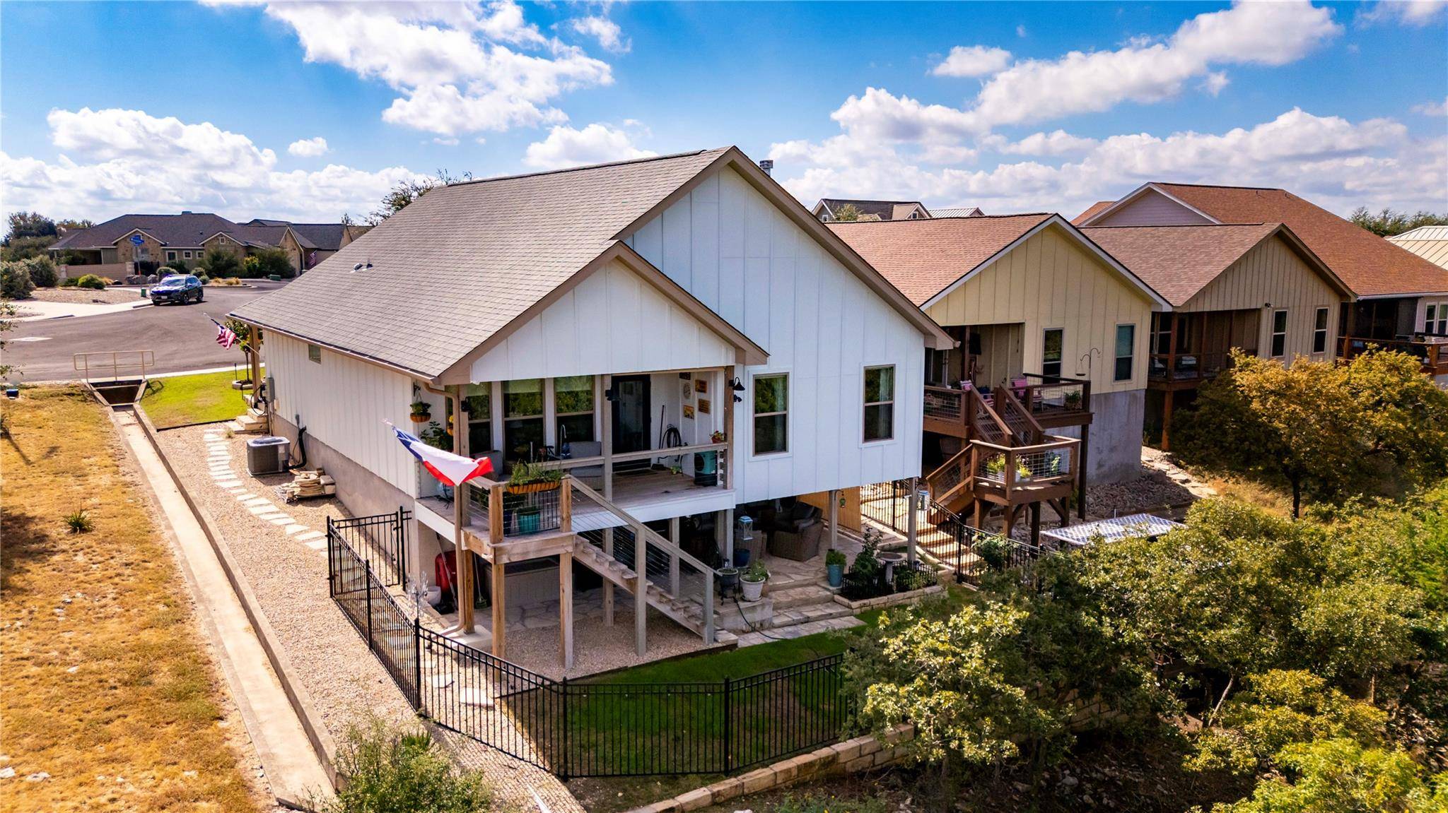 1057 Roanoke LN, Kerrville, TX 78028