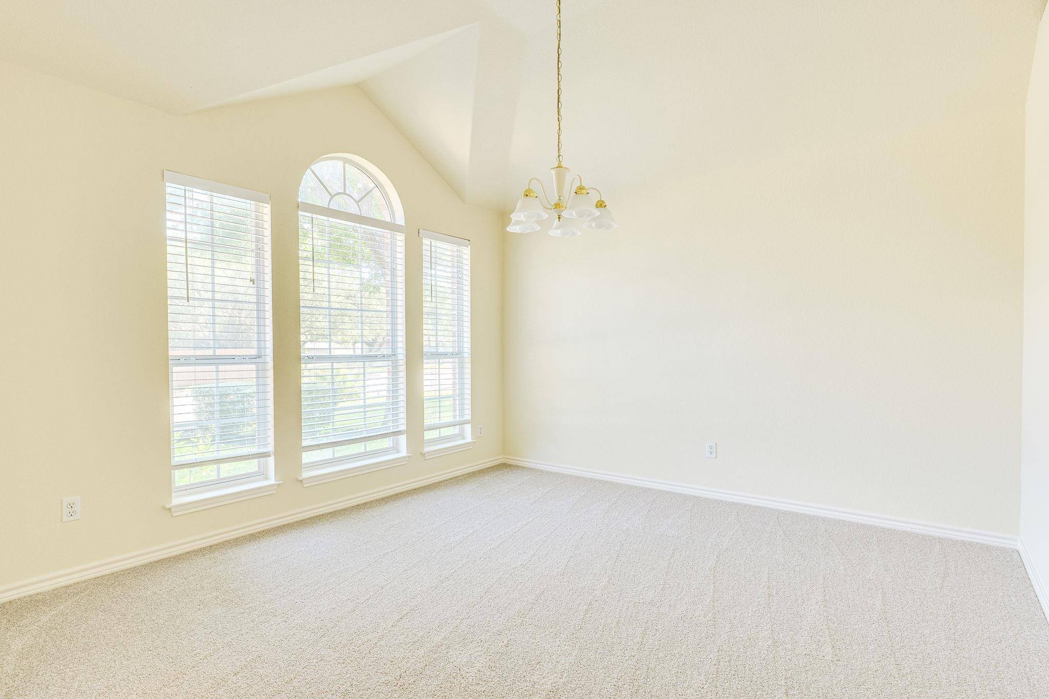 111 Arrowhead LN, Georgetown, TX 78628