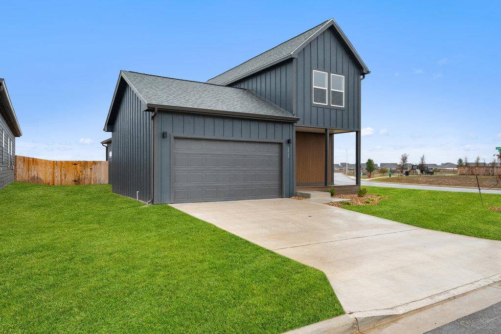 2025 Applewood DR, Lockhart, TX 78644