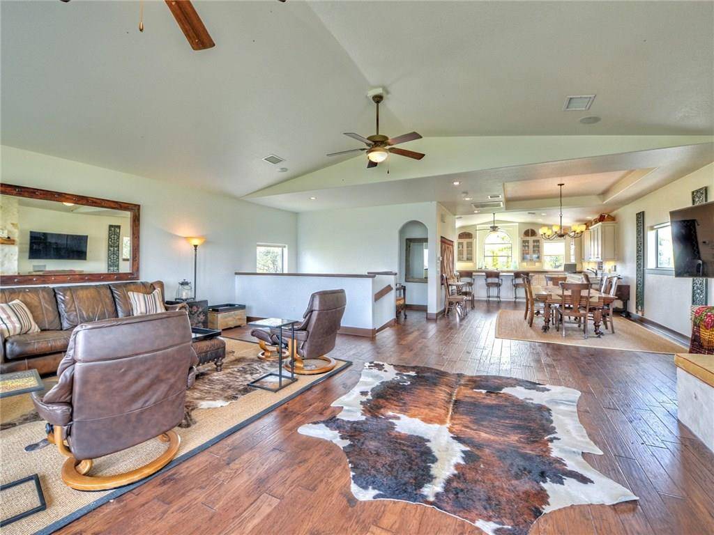 115 Hill LOOP, Spicewood, TX 78669