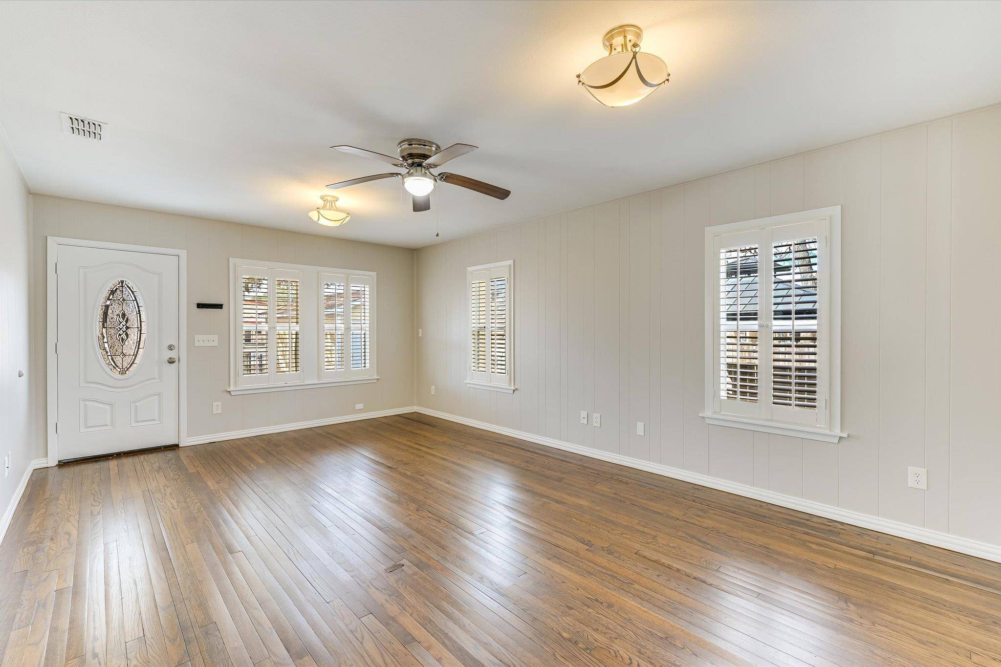 318 NW Loop 230 HWY, Smithville, TX 78957