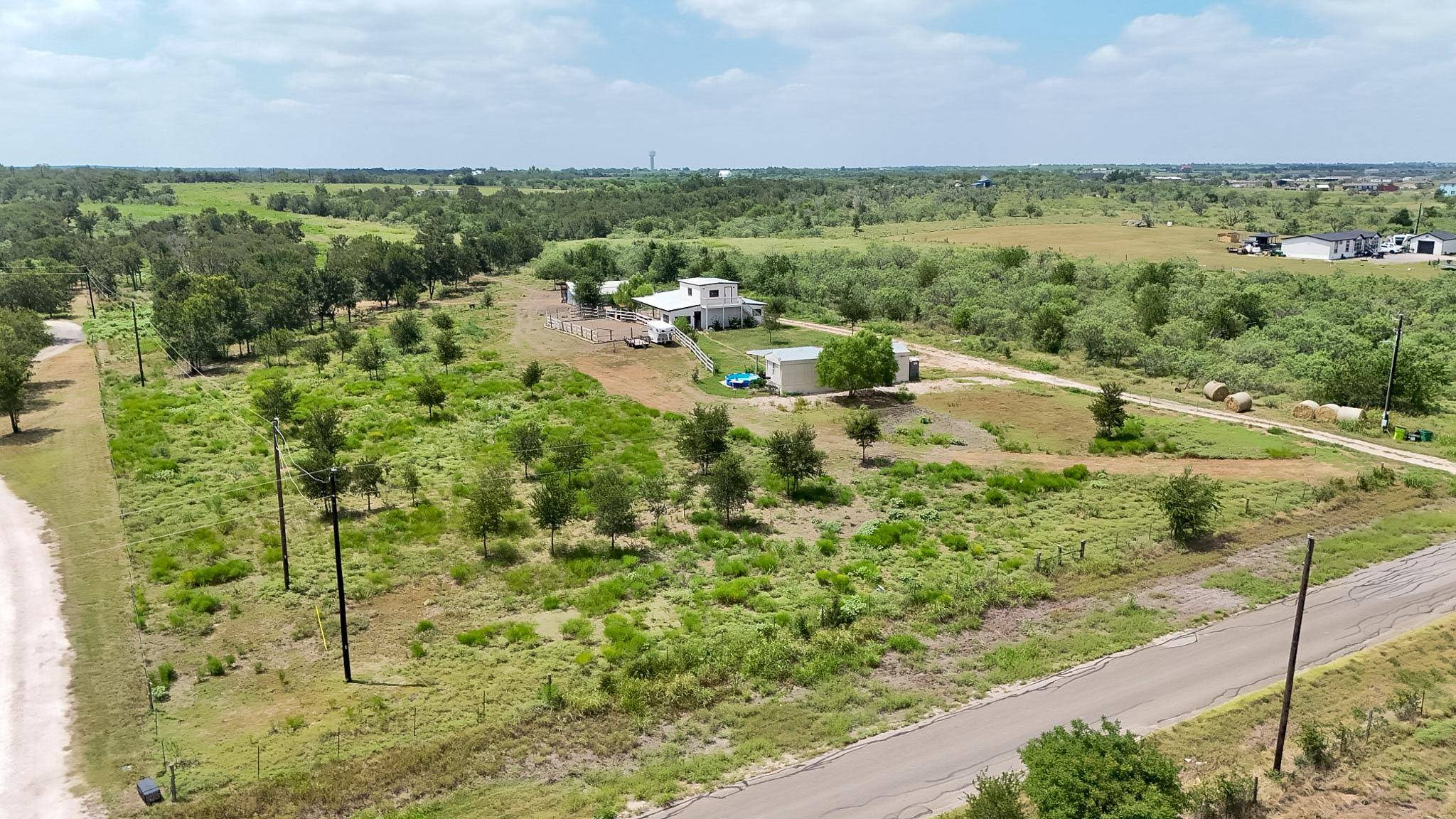 2690 County Road 466, Elgin, TX 78621