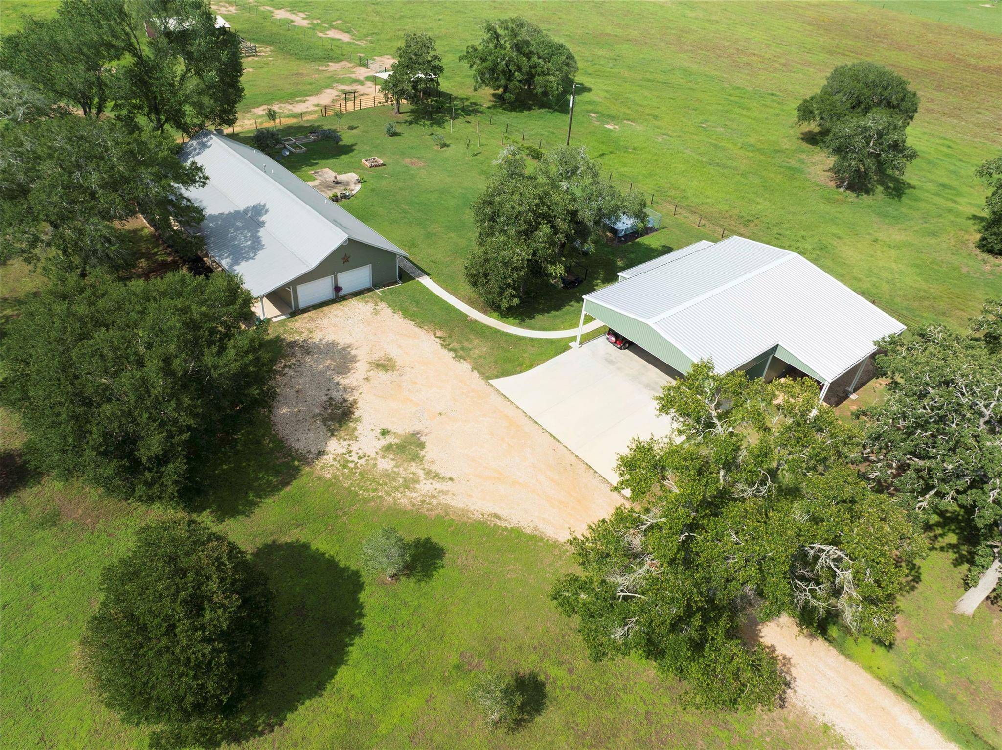 3545 E I 10 Frontage RD, Schulenburg, TX 78956