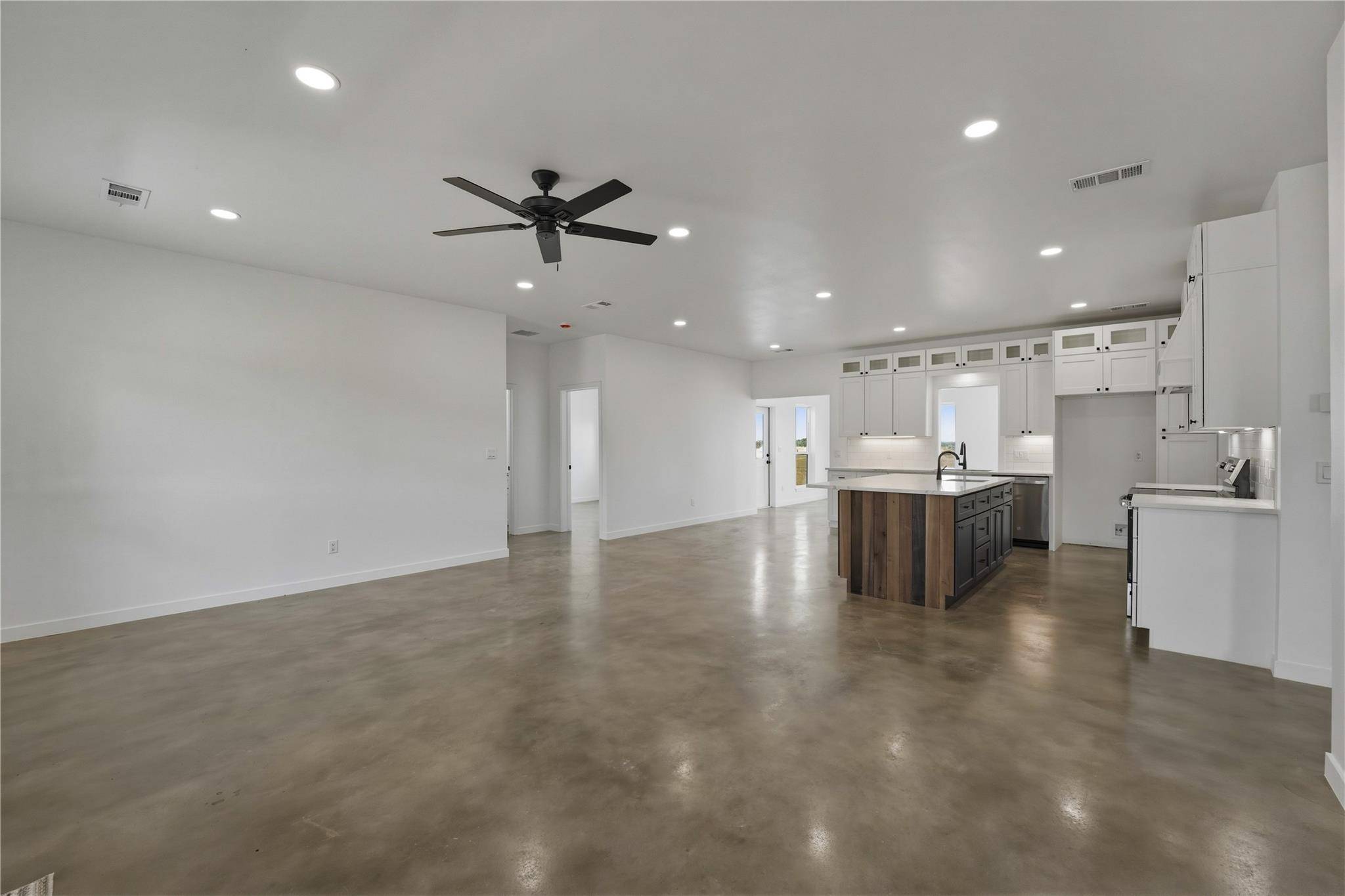 9391 Hajovsky RD, La Grange, TX 78945