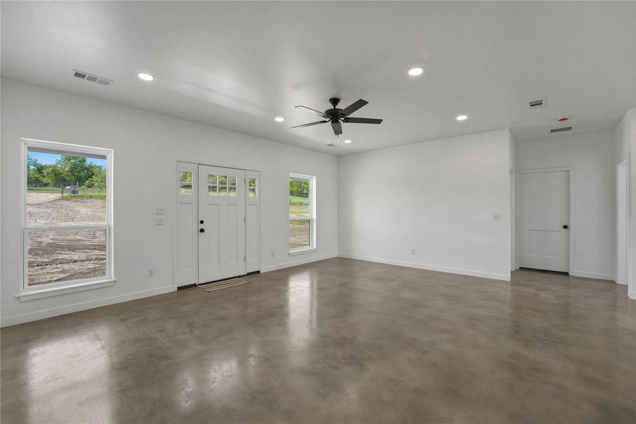 9391 Hajovsky RD, La Grange, TX 78945