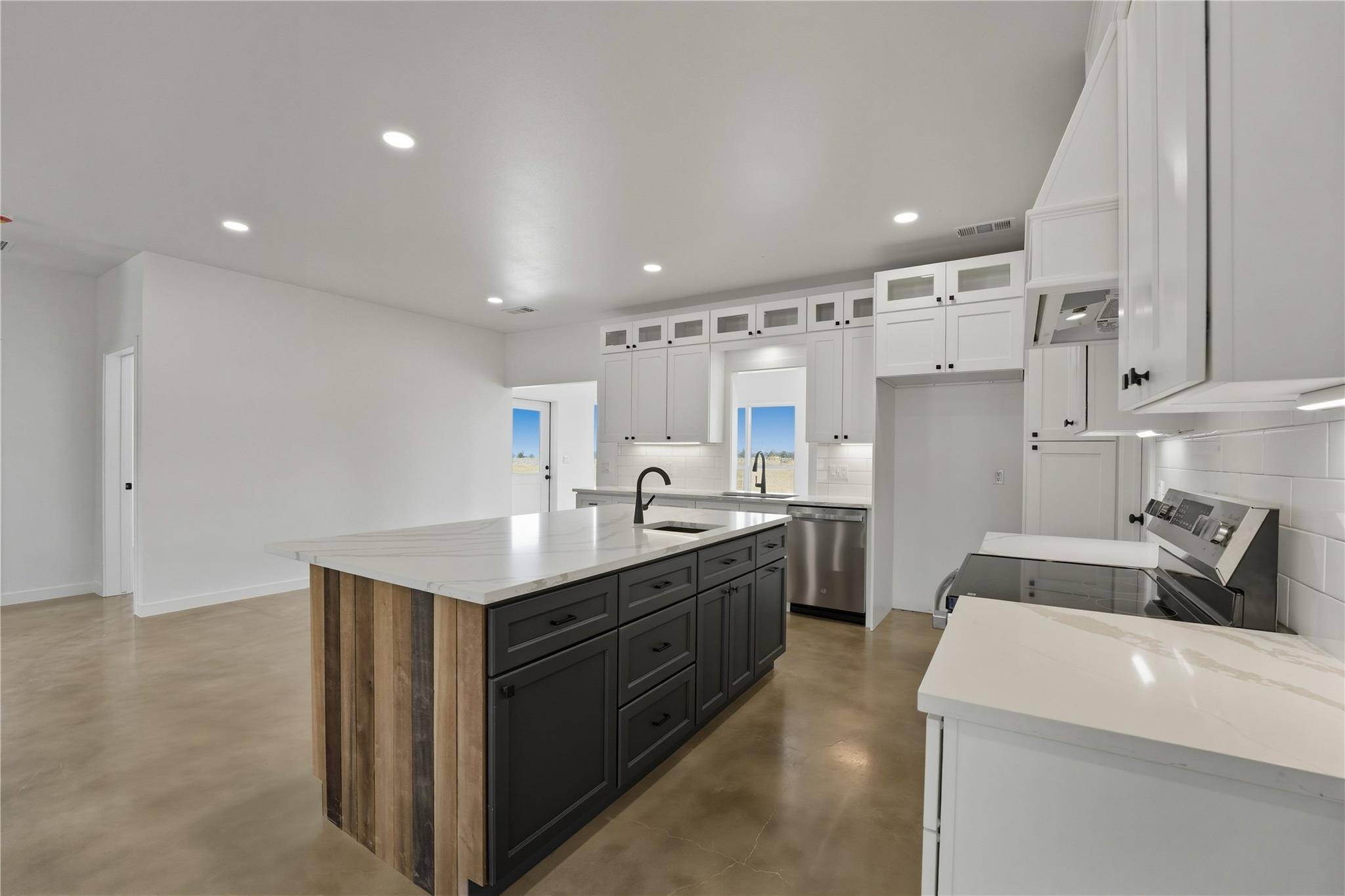9391 Hajovsky RD, La Grange, TX 78945