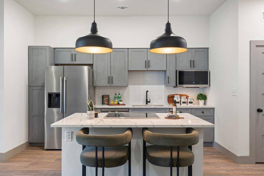 2450 Wickersham LN #2022, Austin, TX 78741
