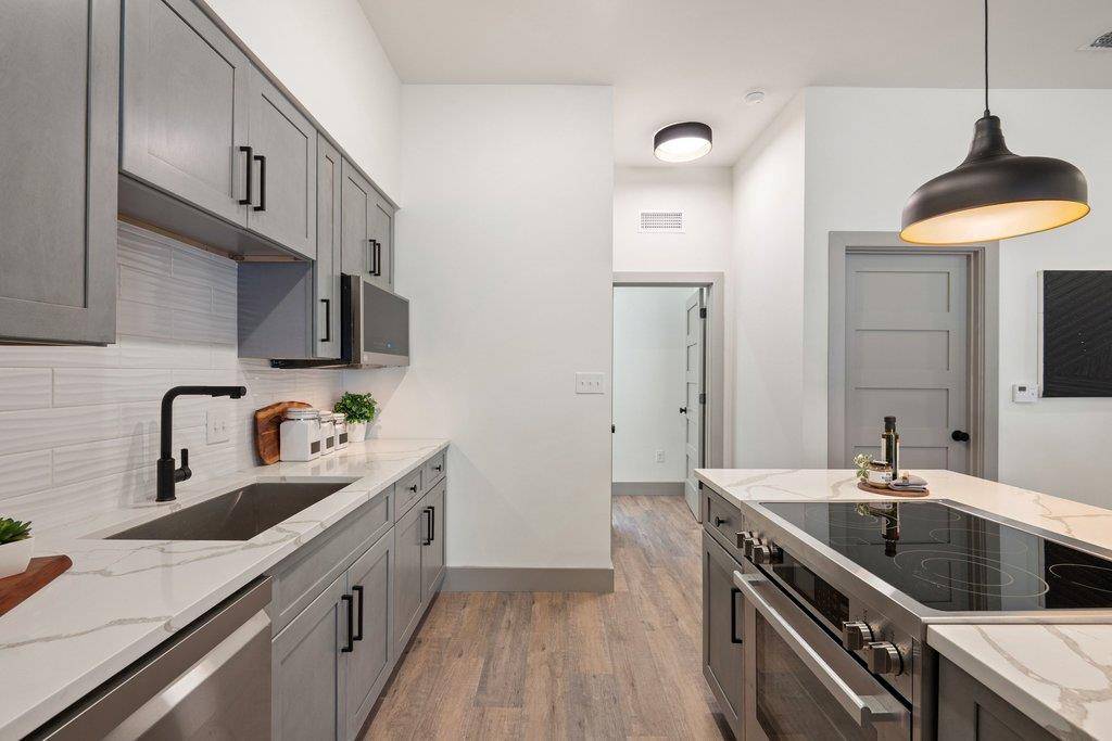 2450 Wickersham LN #2022, Austin, TX 78741