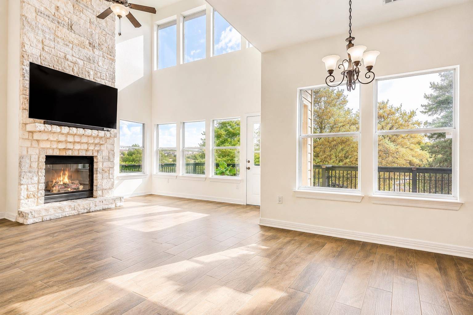 21825 Surrey LN, Lago Vista, TX 78645