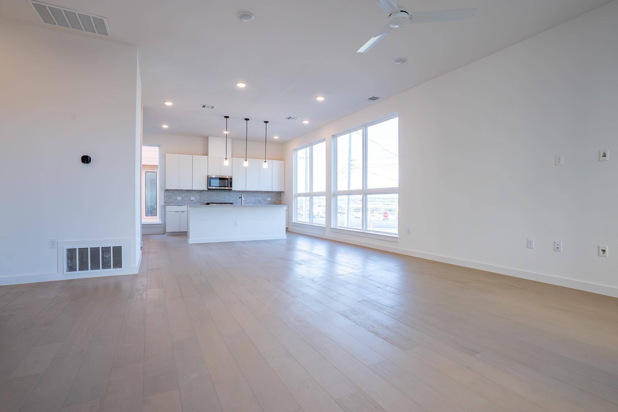 6825 Wolfcreek PASS #3, Austin, TX 78749