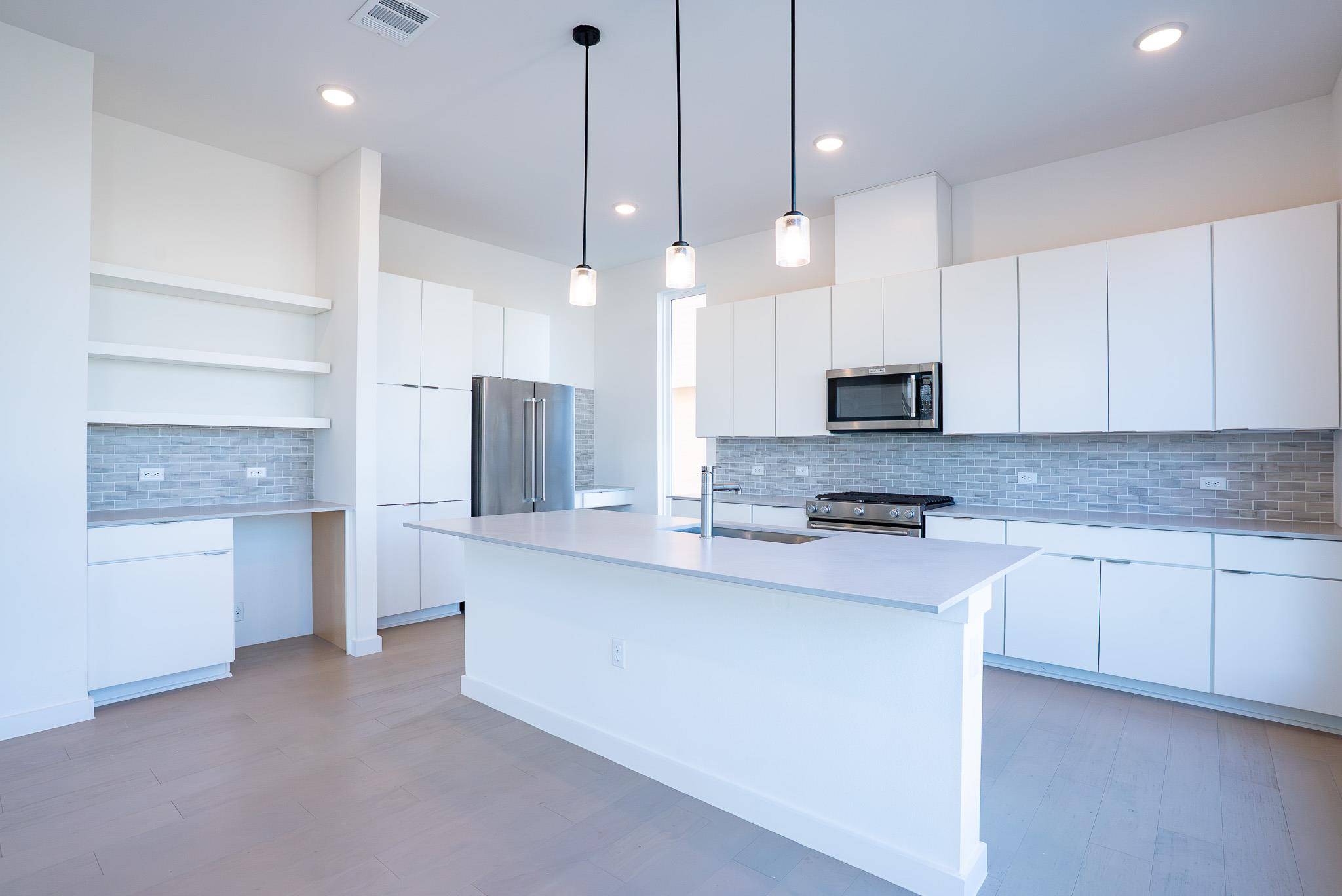 6825 Wolfcreek PASS #3, Austin, TX 78749
