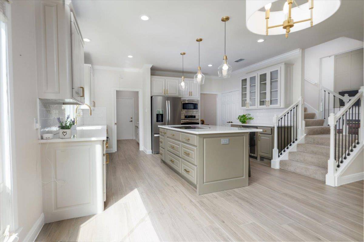 403 Golf Crest LN, Lakeway, TX 78734