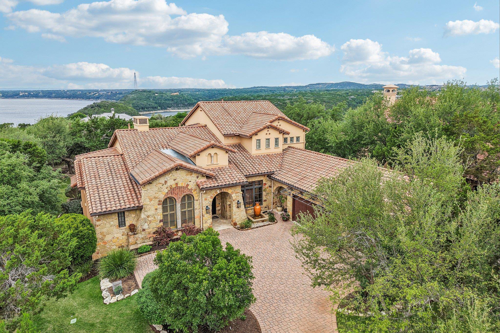 17701 Navigation LN, Jonestown, TX 78645