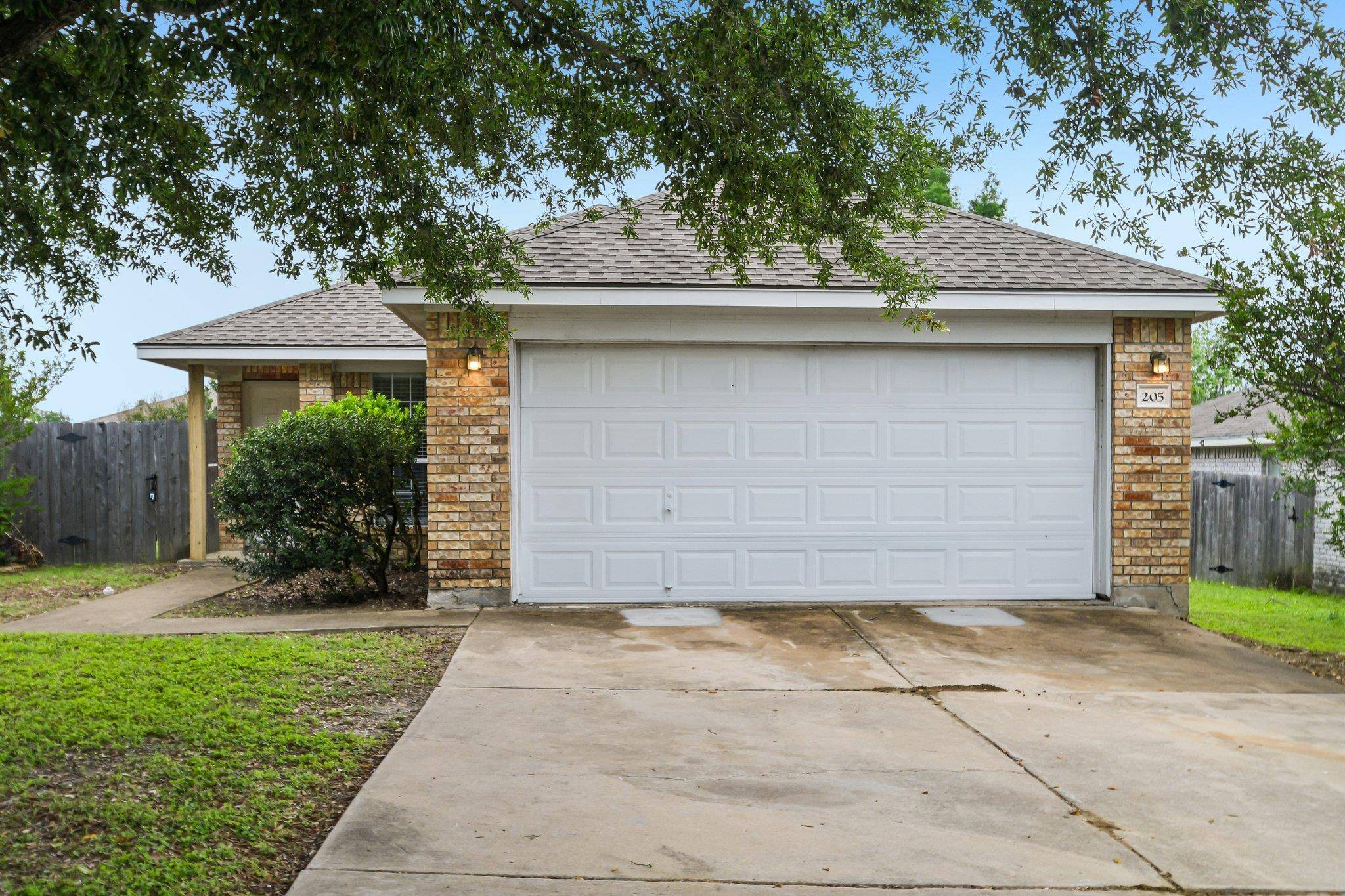 205 Cavalry TRL, Elgin, TX 78621