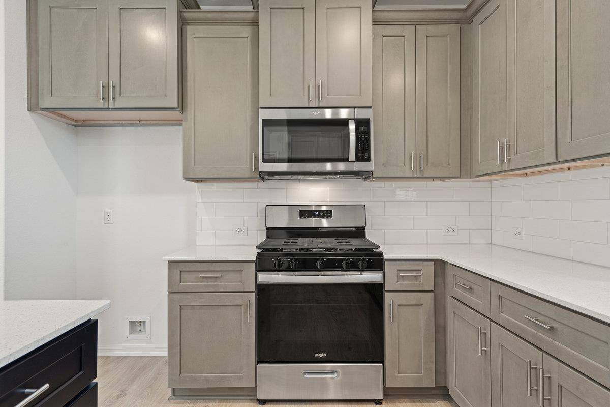 424 Treadwell LN, Kyle, TX 78640