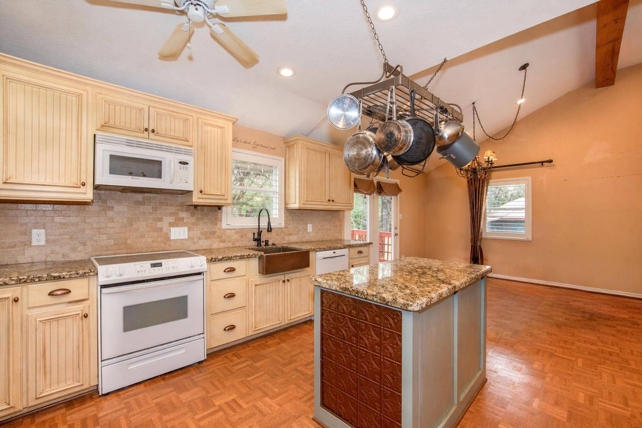 877 Hollow Bend, Caldwell, TX 77836