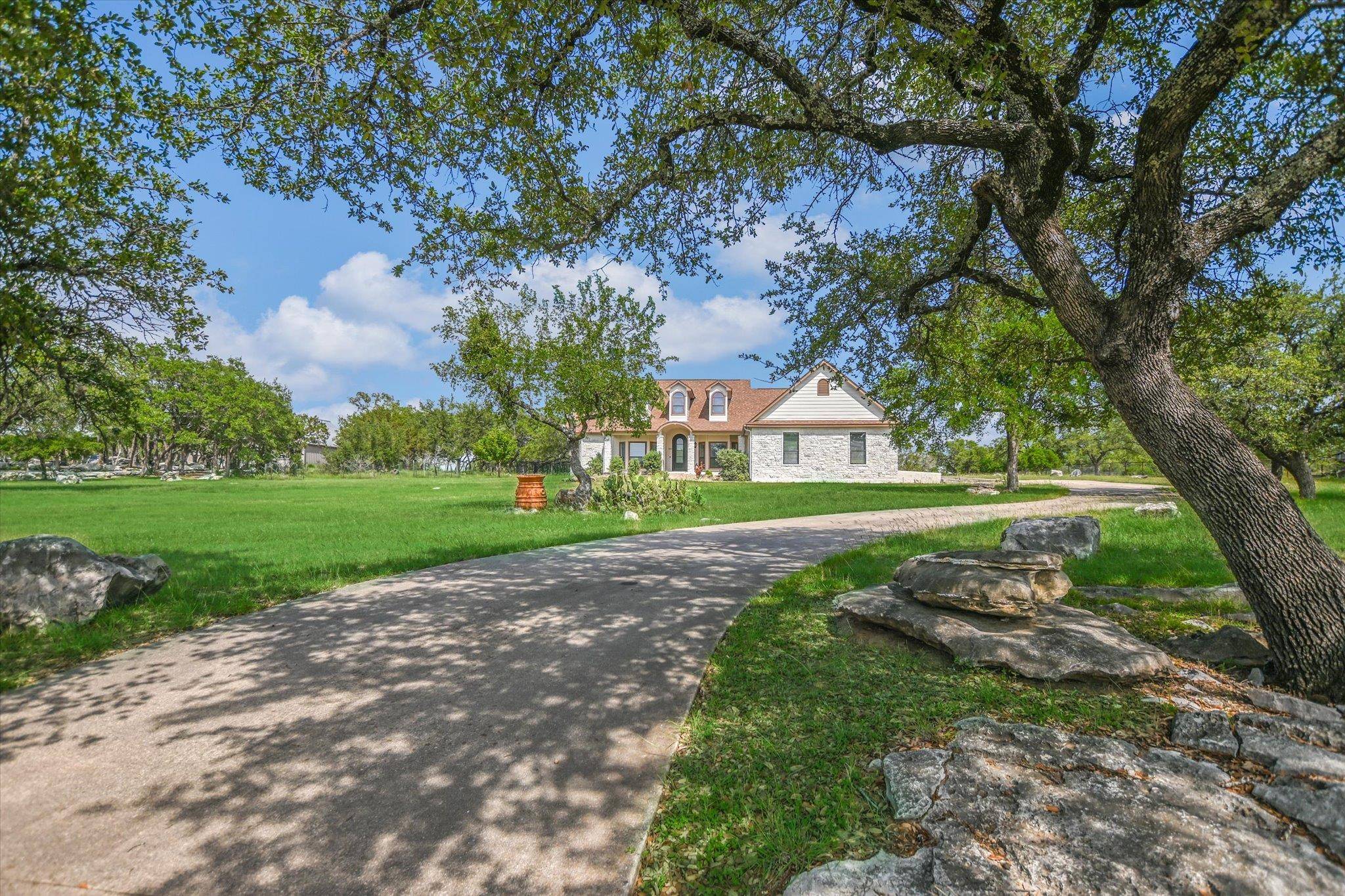 505 Vista View TRL, Spicewood, TX 78669