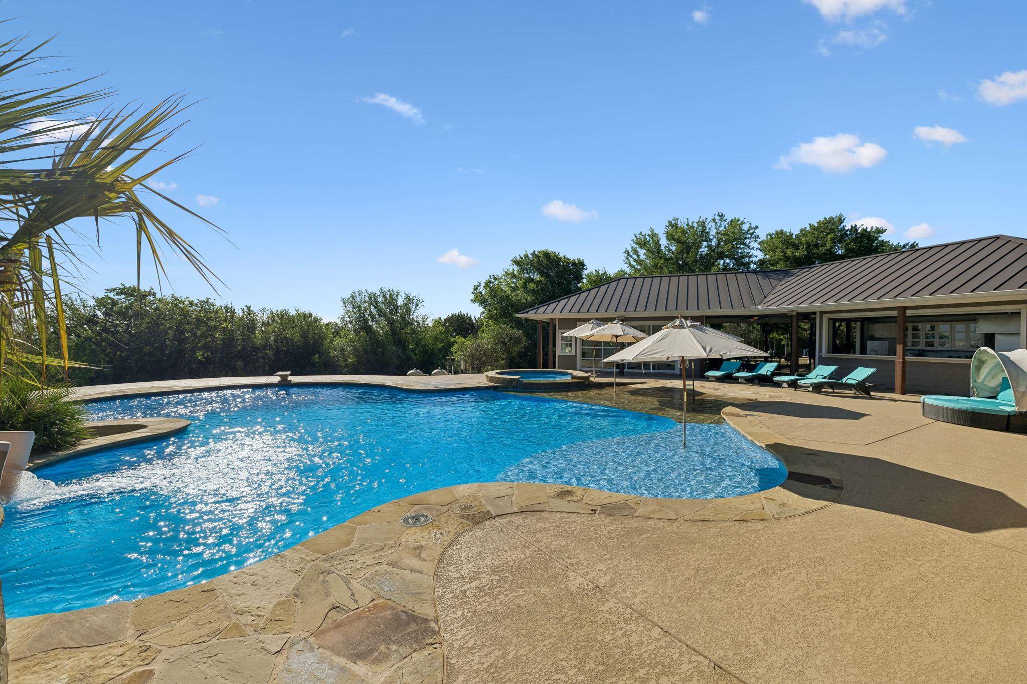 999 Schwarzlose RD, New Braunfels, TX 78130