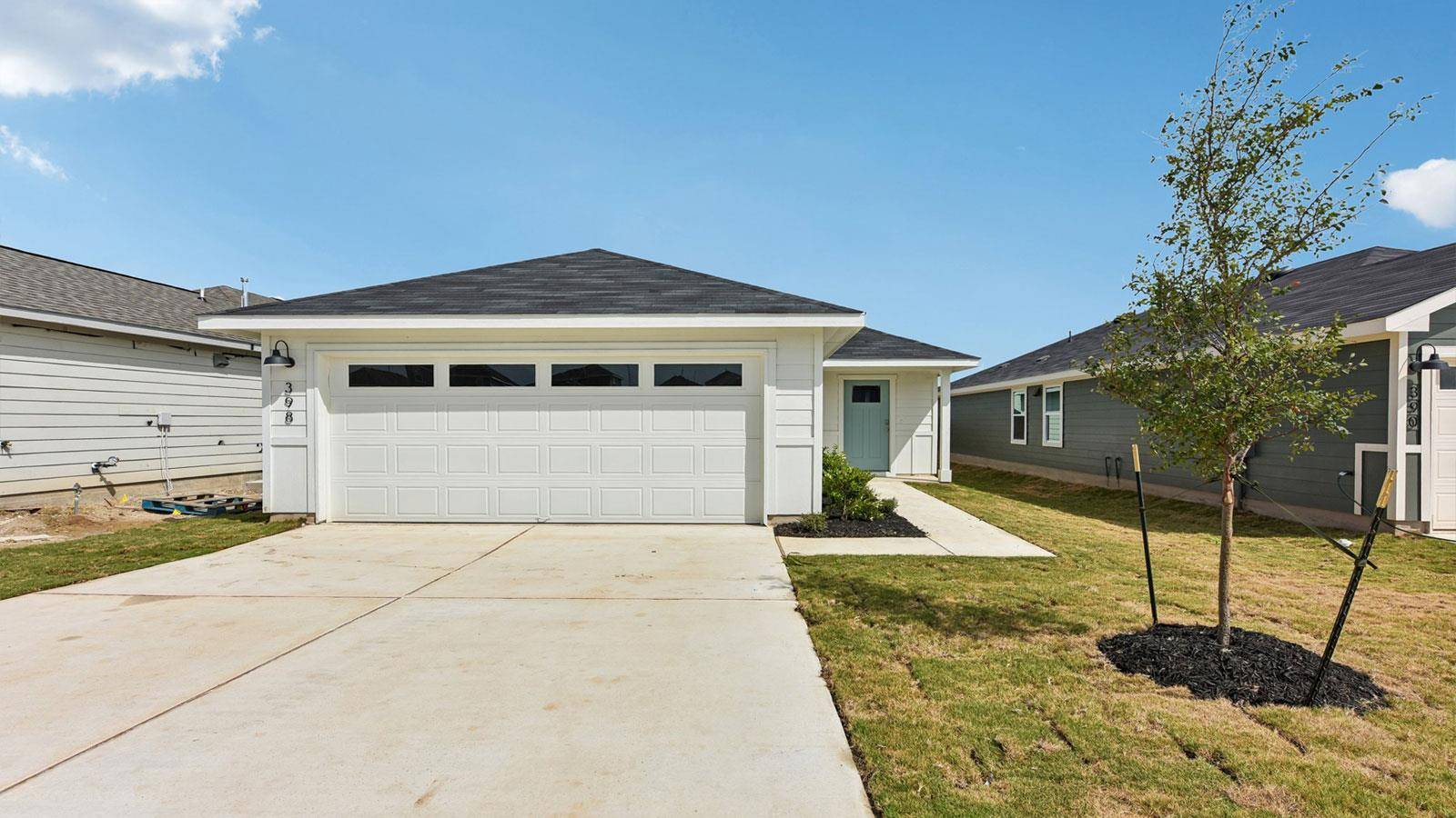 398 Ebbsfleet DR, Uhland, TX 78640