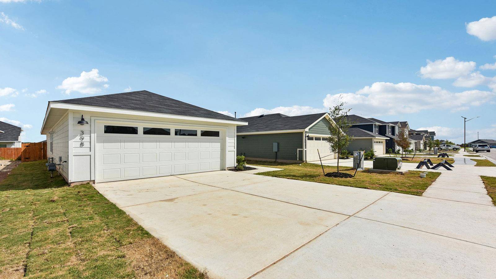 398 Ebbsfleet DR, Uhland, TX 78640