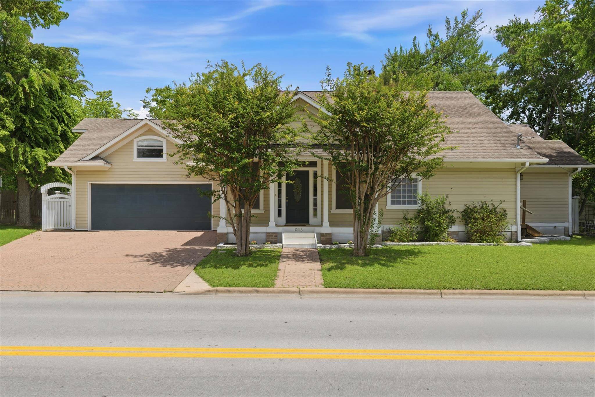 206 N Fm 1660, Hutto, TX 78634