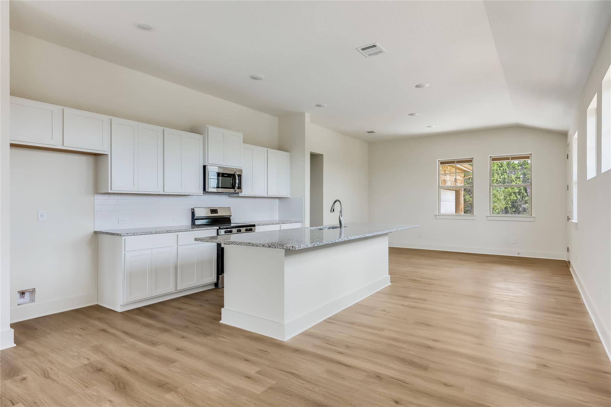 4005 Rockpark CIR, Lago Vista, TX 78645