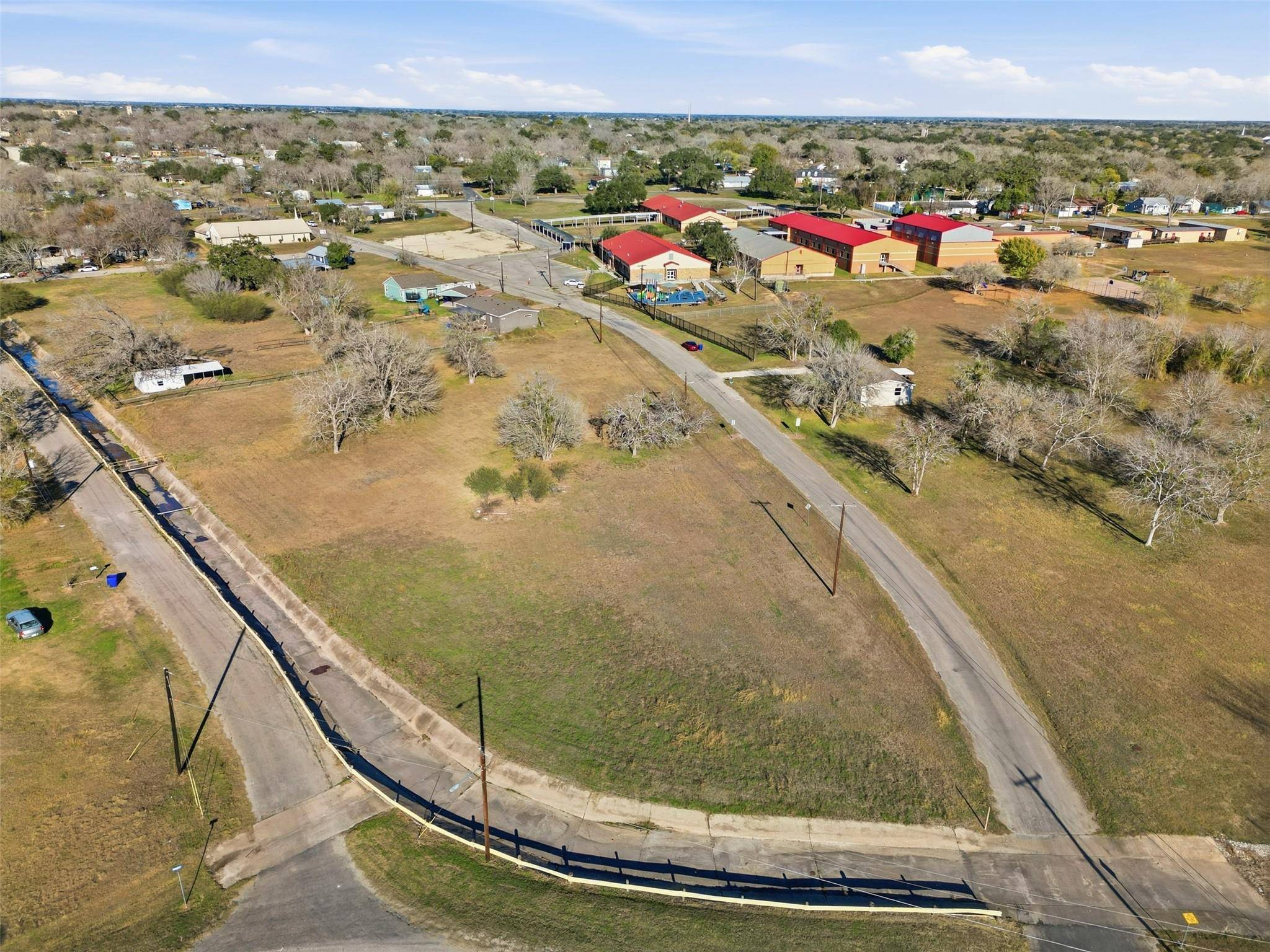 TBD 2 Dunn ST, Yoakum, TX 77995