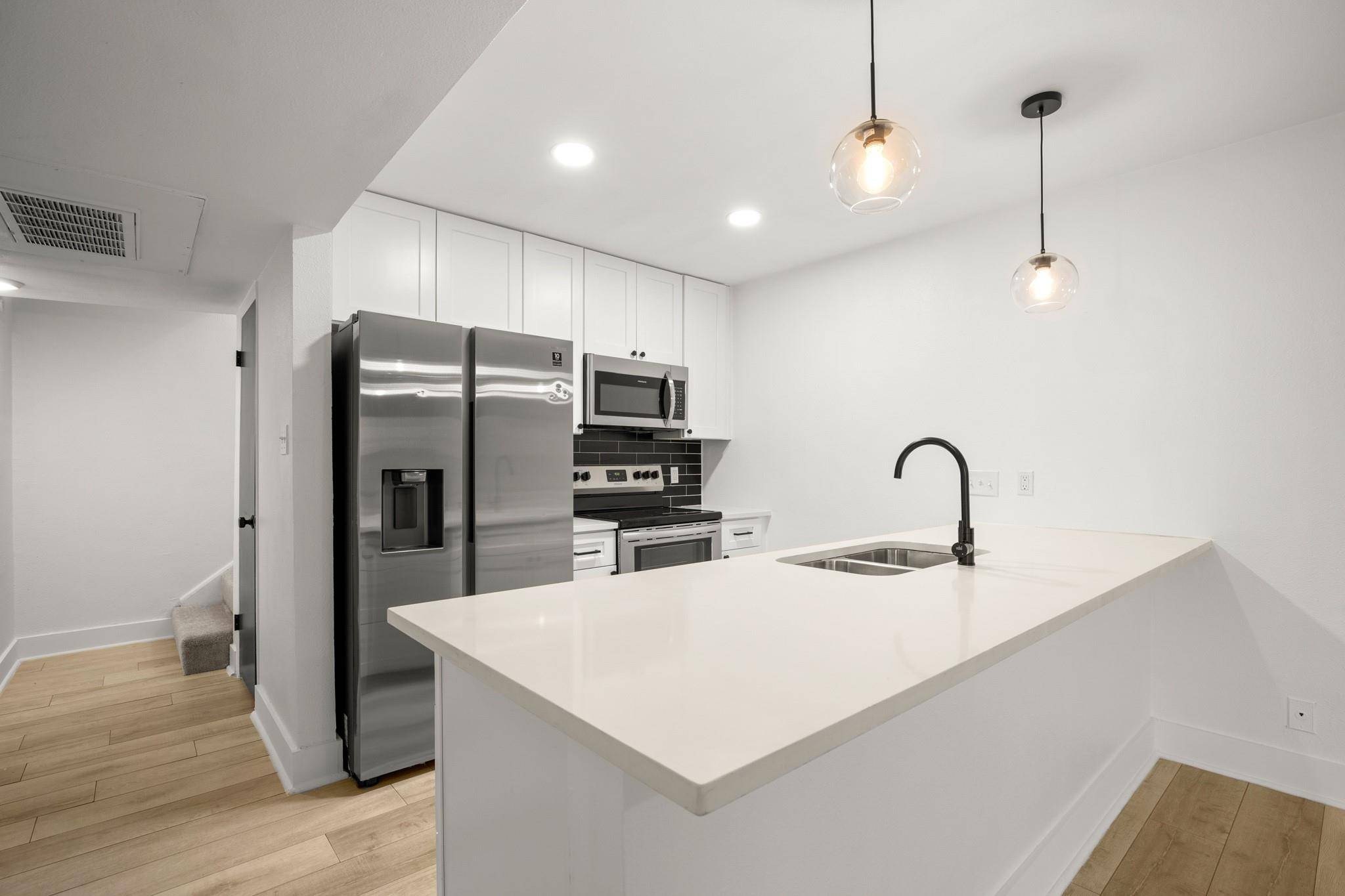 909 Reinli ST #103, Austin, TX 78751