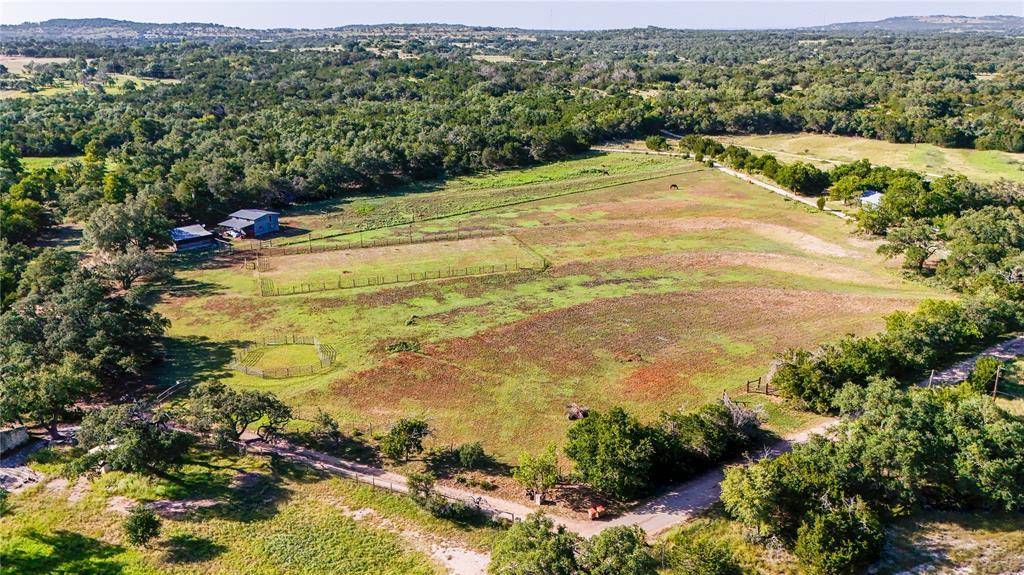 1750 Loop 165 LOOP #B, Dripping Springs, TX 78620