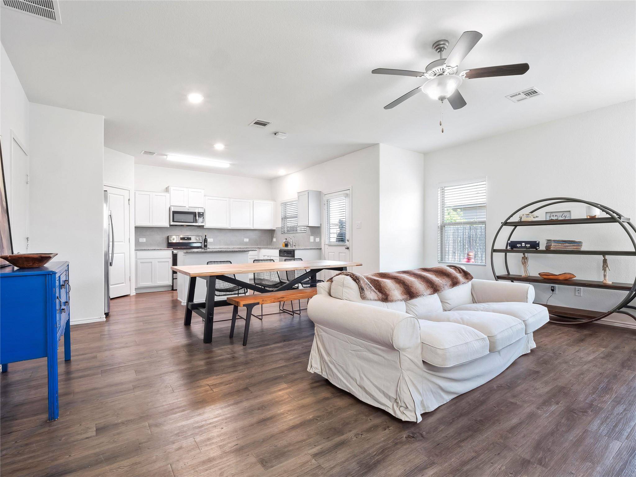 109 Comet DR #3J, Jarrell, TX 76537