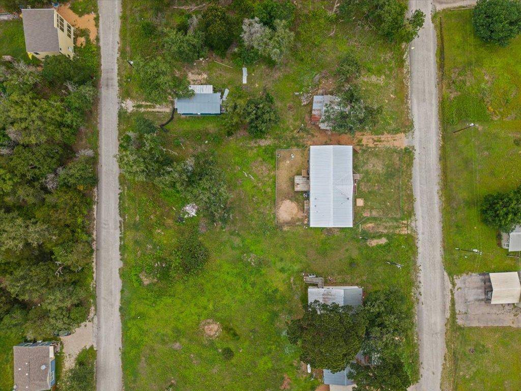 126 Cherokee CIR, Smithville, TX 78957
