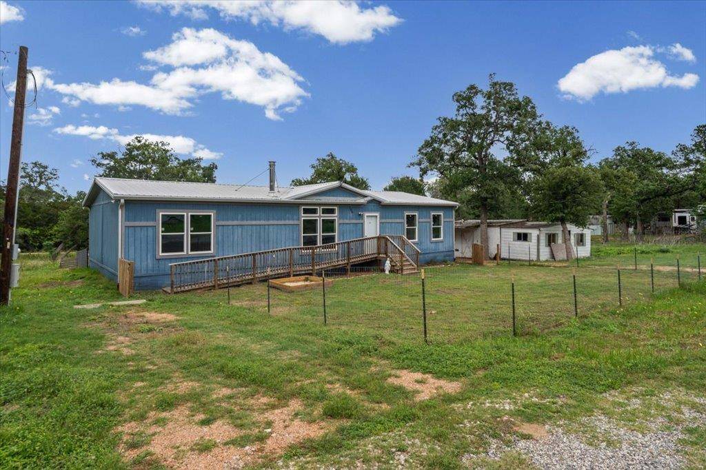 126 Cherokee CIR, Smithville, TX 78957