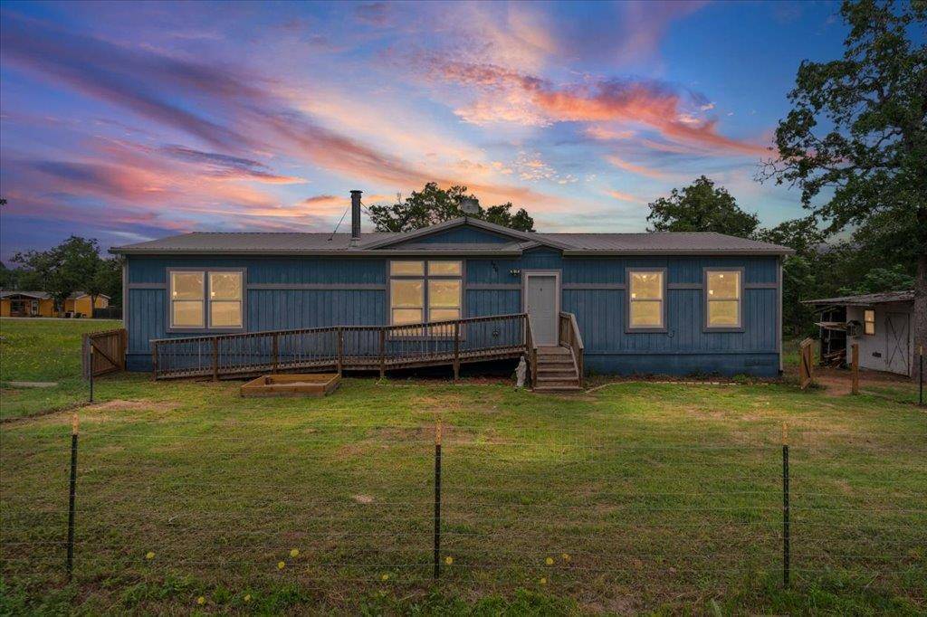 126 Cherokee CIR, Smithville, TX 78957