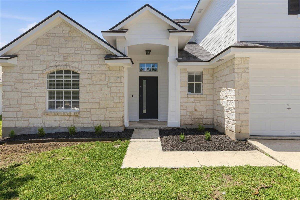 824 Brandi CIR, Kyle, TX 78640
