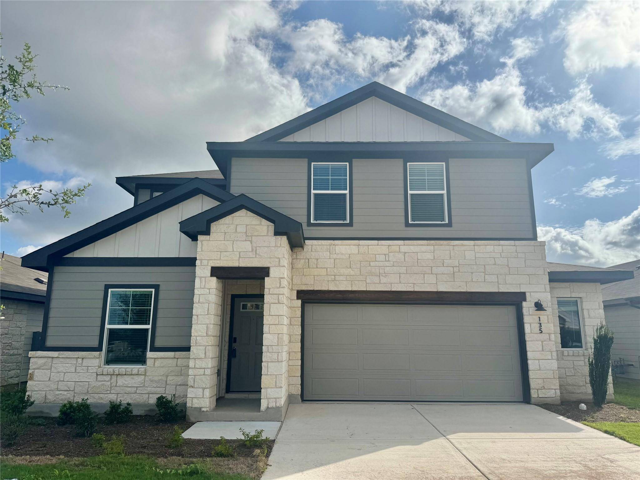 135 Fossil DR, Kyle, TX 78640
