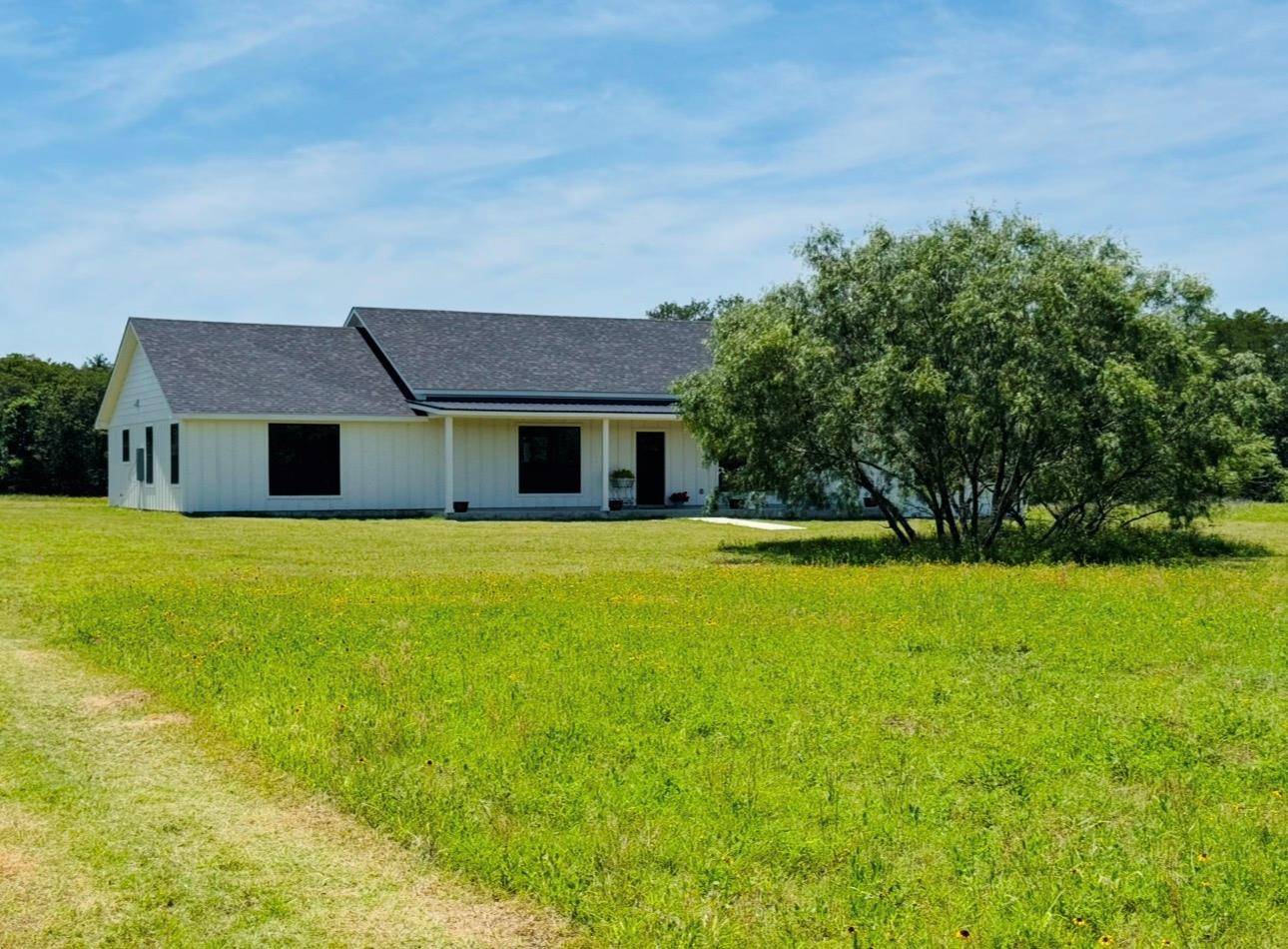 1300 Private Road 7037, Lexington, TX 78947