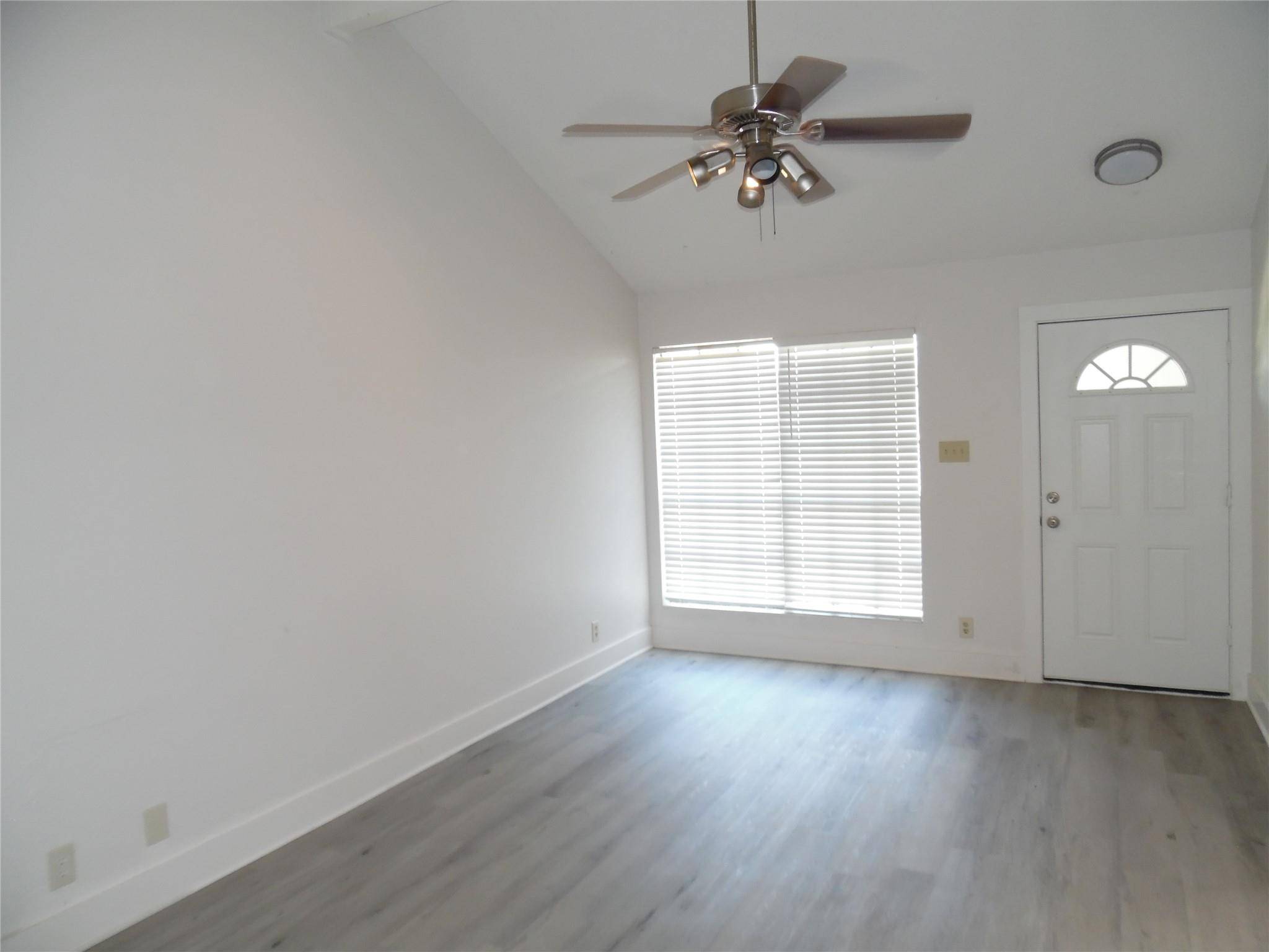7400 Dixie DR #B, Austin, TX 78744