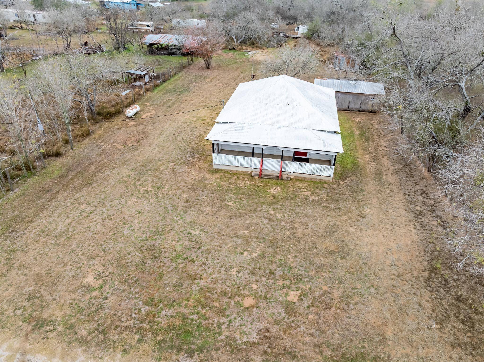 406 Carpenter ST, Smiley, TX 78159