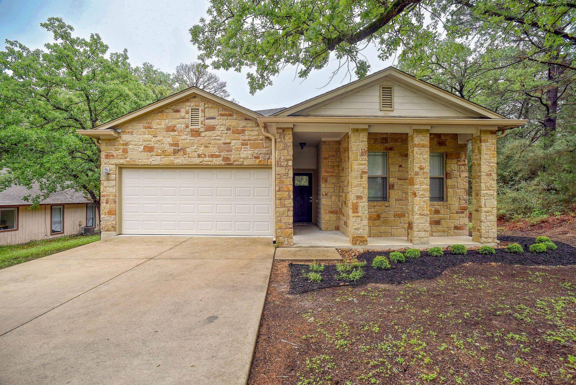 105 S Kaupo DR, Bastrop, TX 78602