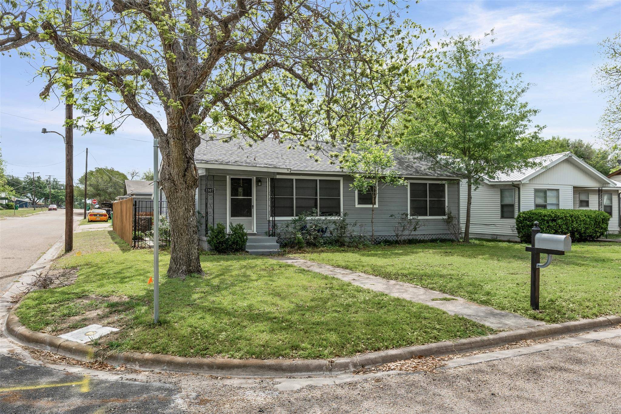 1507 N Cleveland Ave, Cameron, TX 76520