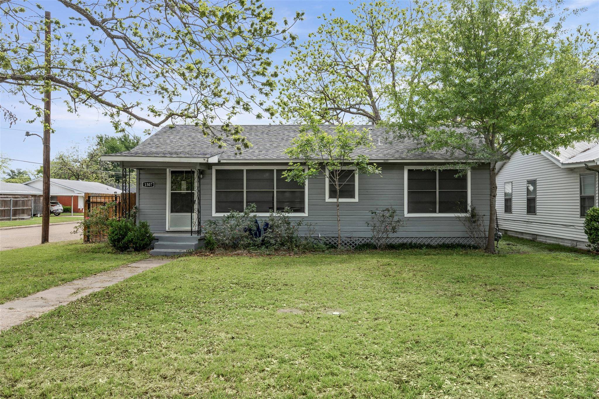 1507 N Cleveland Ave, Cameron, TX 76520