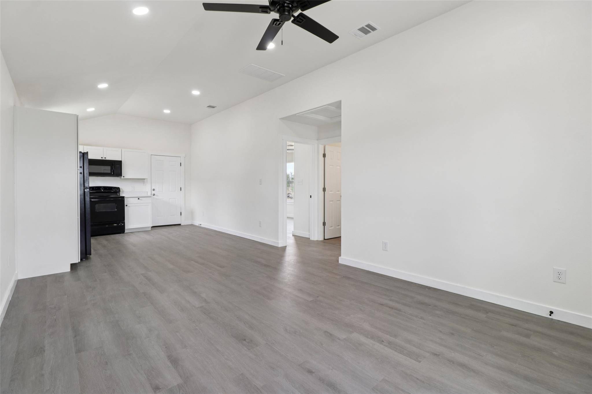 1087 Schubert LN #D, Kyle, TX 78640